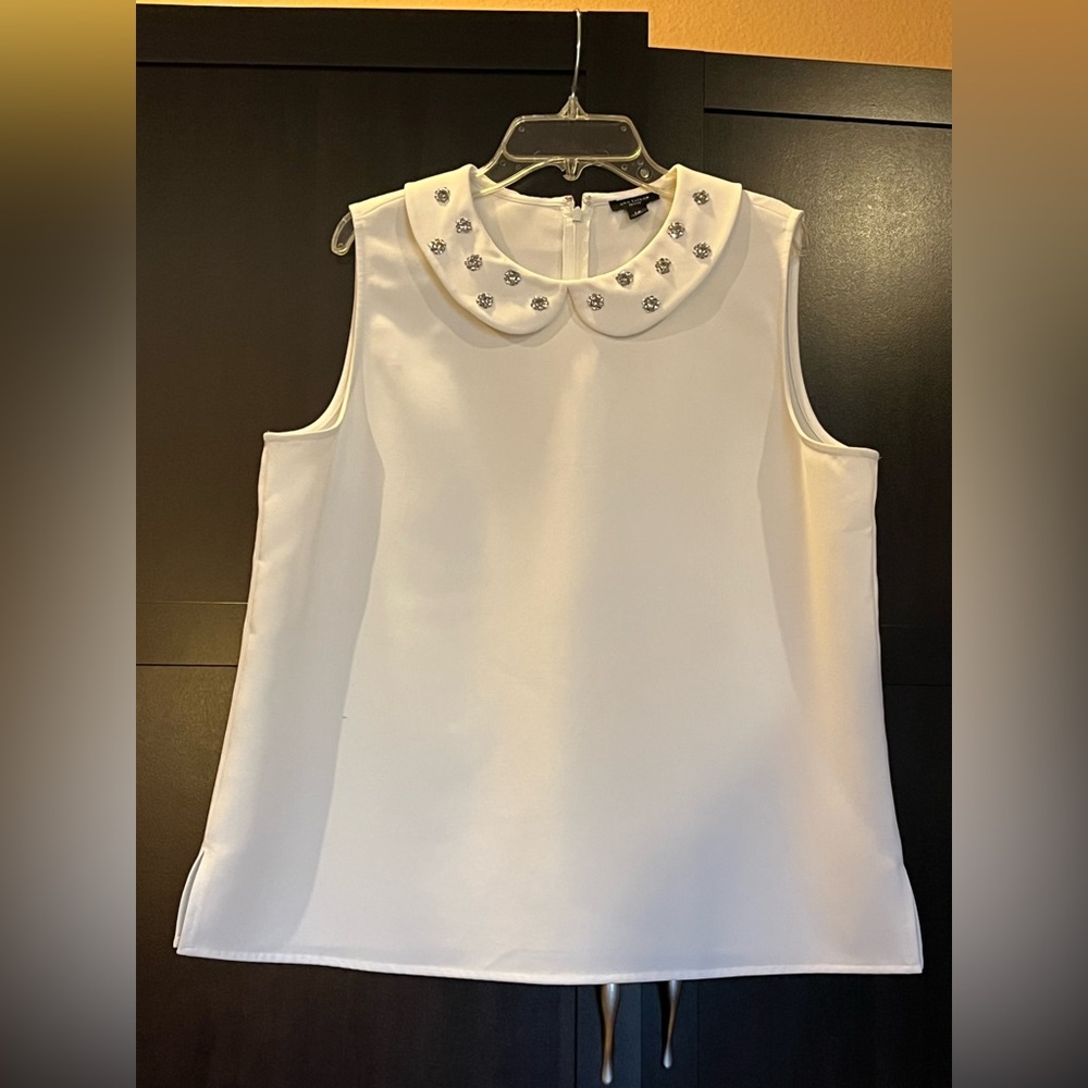 Ann Taylor sleeveless top w/ rhinestone embellishment on collar. White. Size L